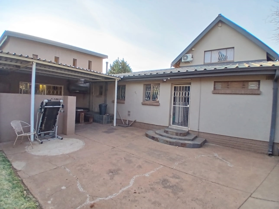 5 Bedroom Property for Sale in Kuruman Northern Cape